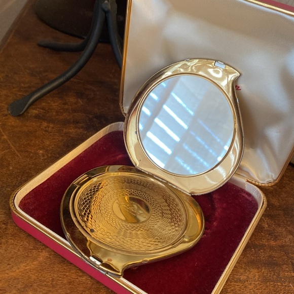Rate Vintage Elgin American compact mirror - Picture 2 of 10
